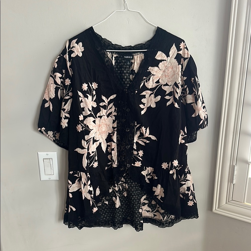 Torrid Black Floral Women's Top